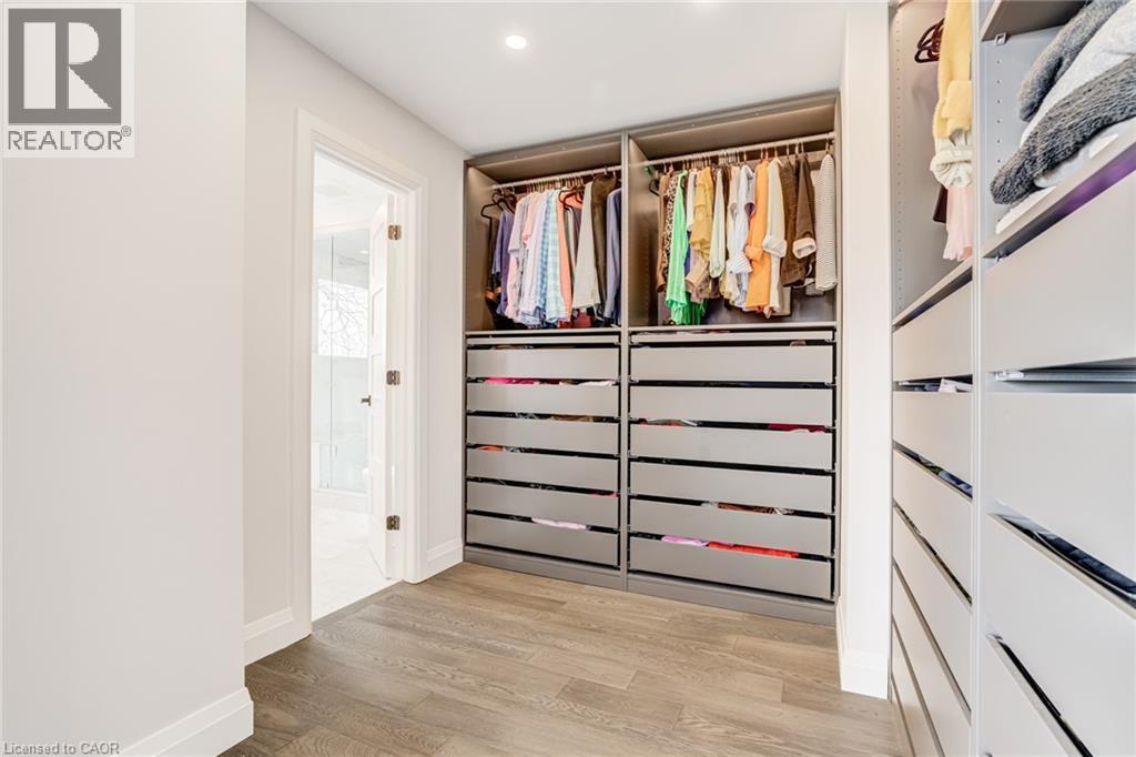 Walk in closet - 1320 Monmouth Drive, Burlington, ON