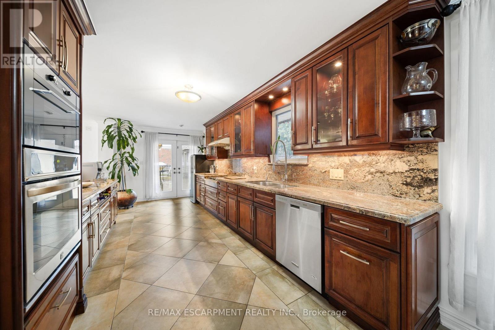 1045 Bloor Street, Mississauga, ON