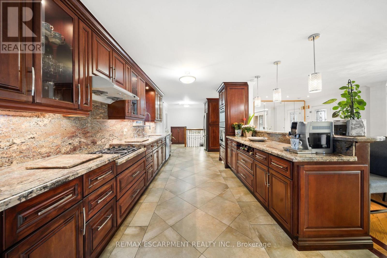 1045 Bloor Street, Mississauga, ON