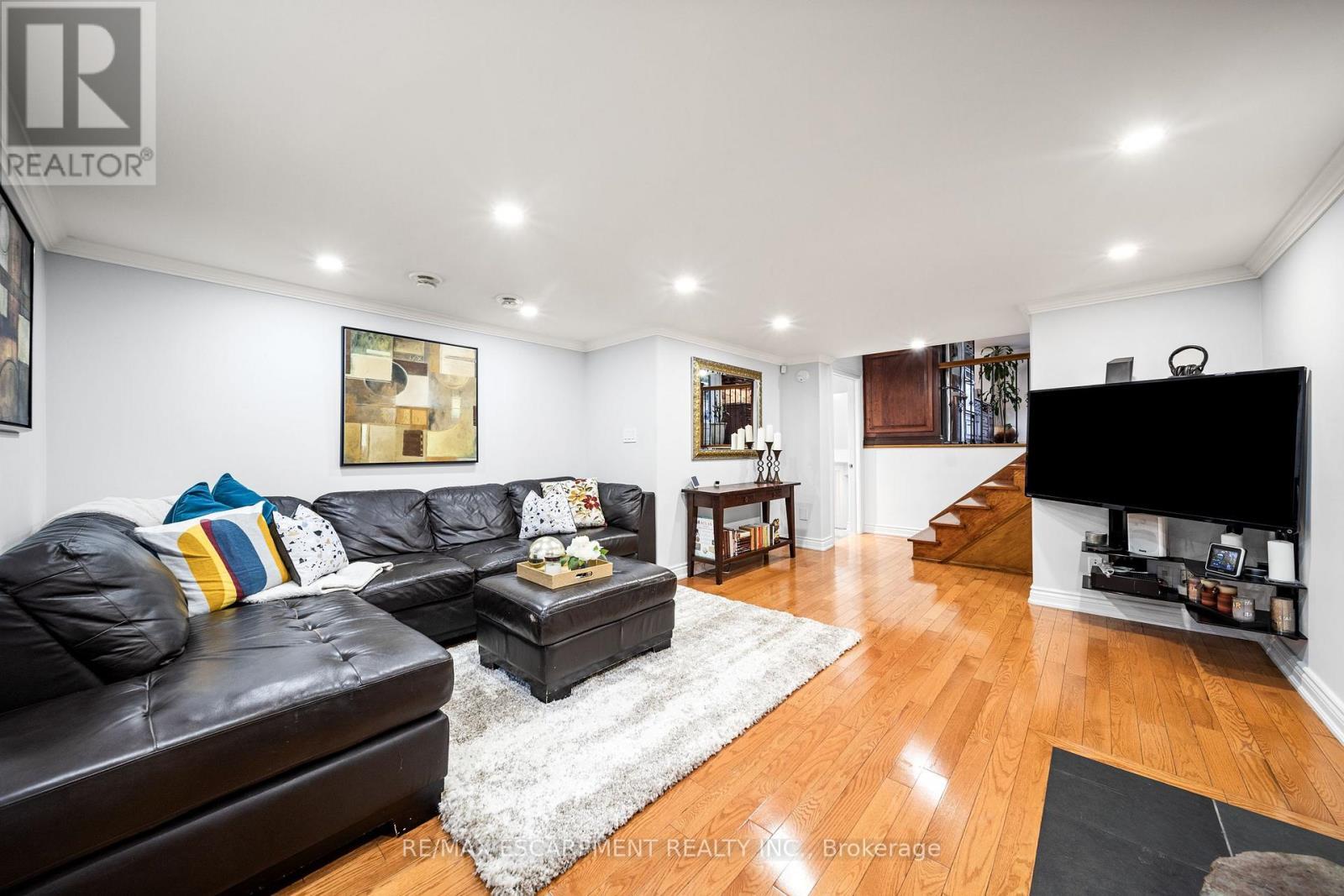 1045 Bloor Street, Mississauga, ON