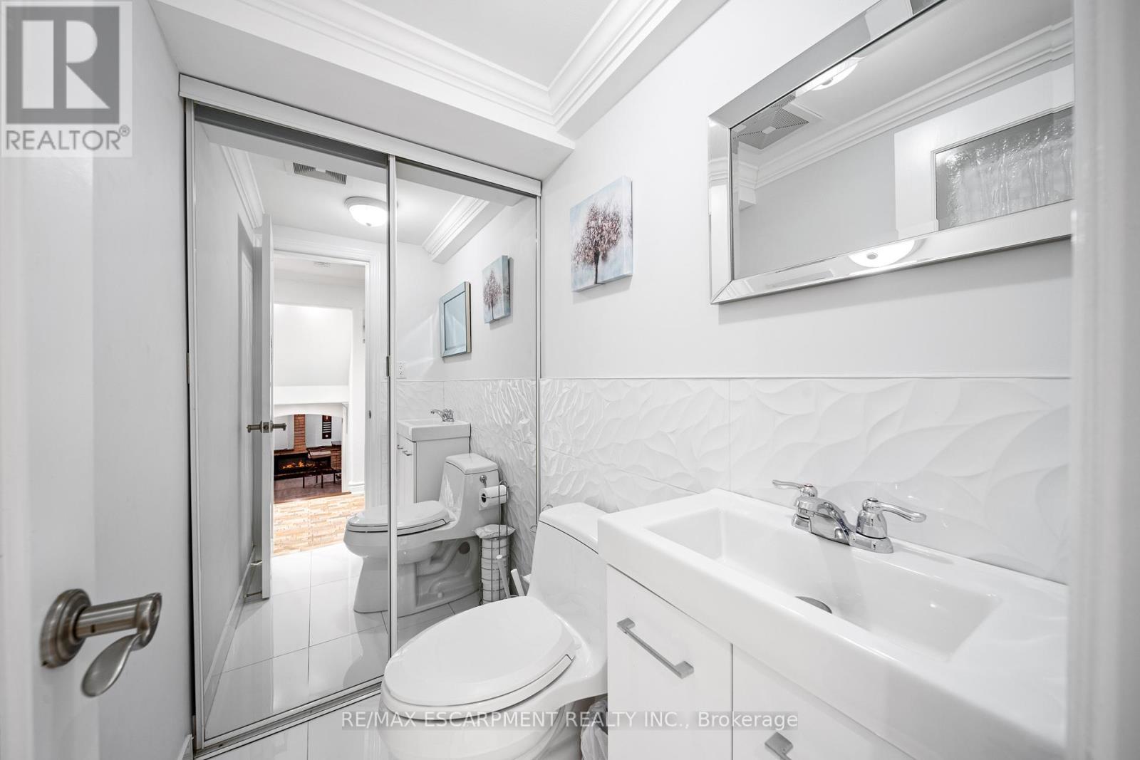 1045 Bloor Street, Mississauga, ON