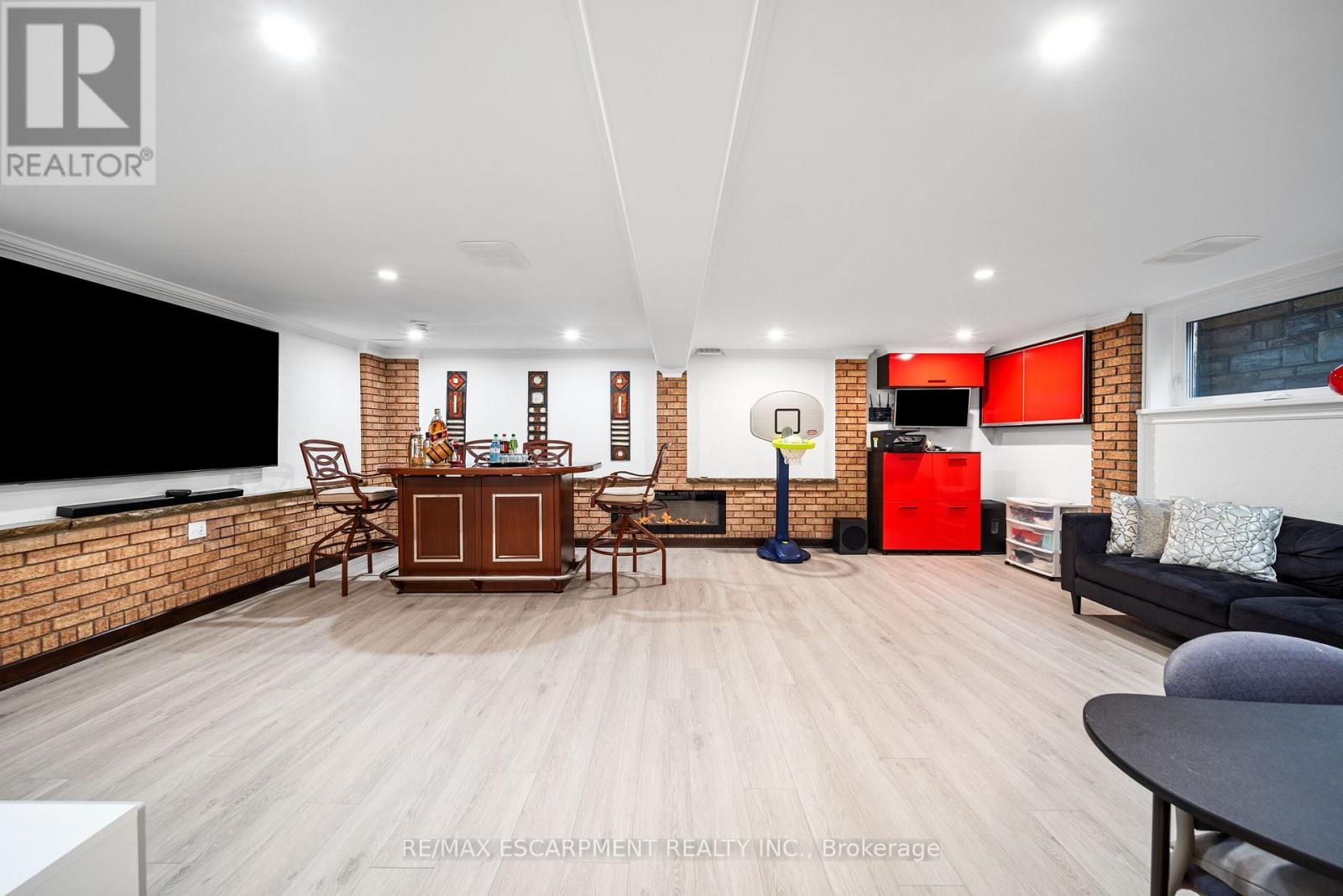 1045 Bloor Street, Mississauga, ON