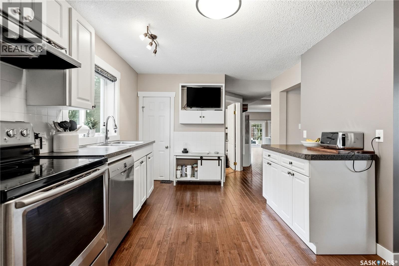 1054 Clifton Avenue, Moose Jaw, SK