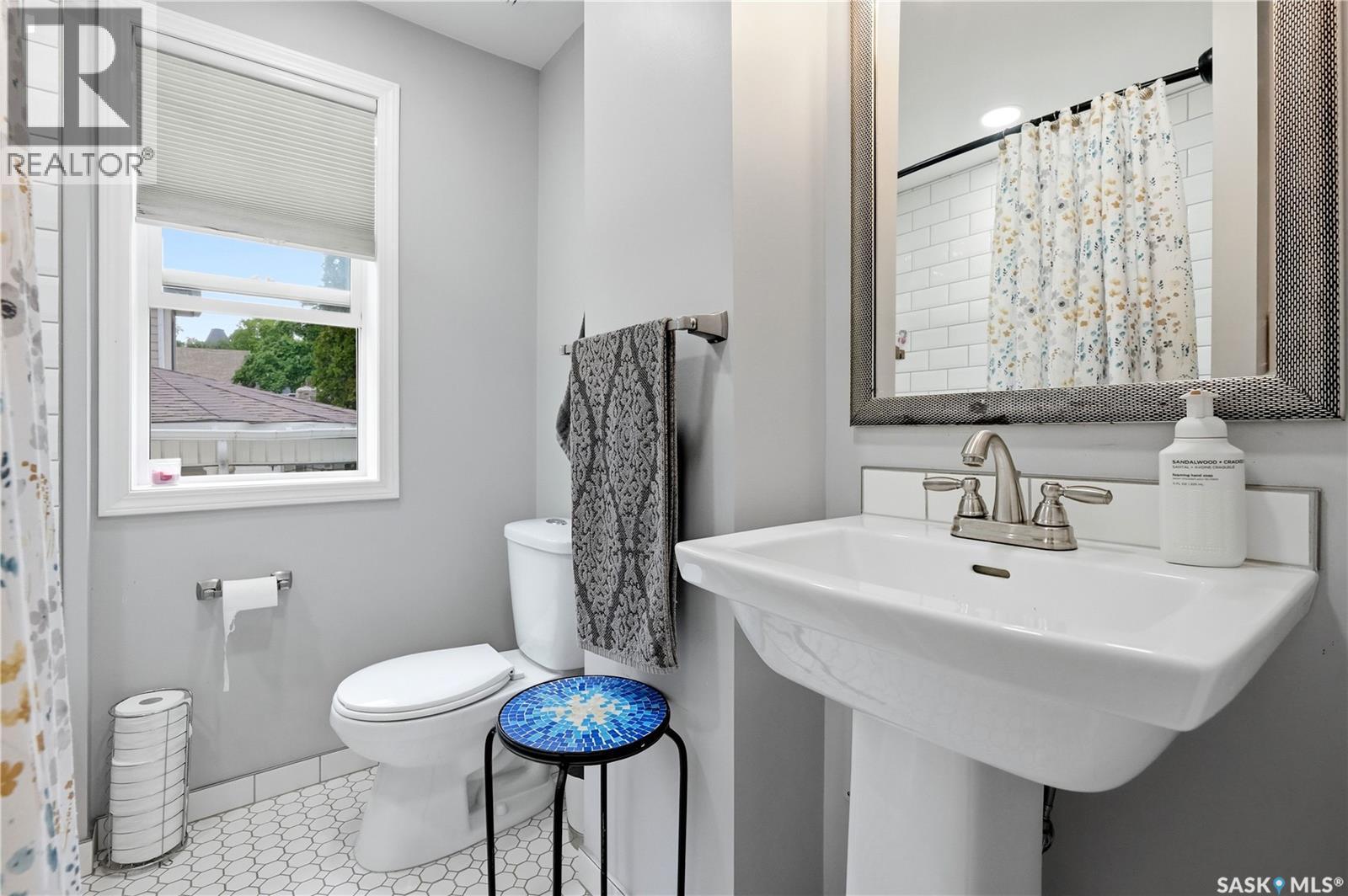 1054 Clifton Avenue, Moose Jaw, SK