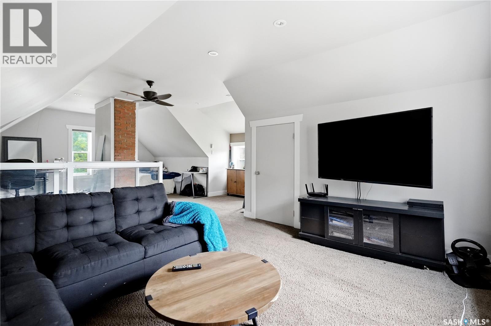 1054 Clifton Avenue, Moose Jaw, SK
