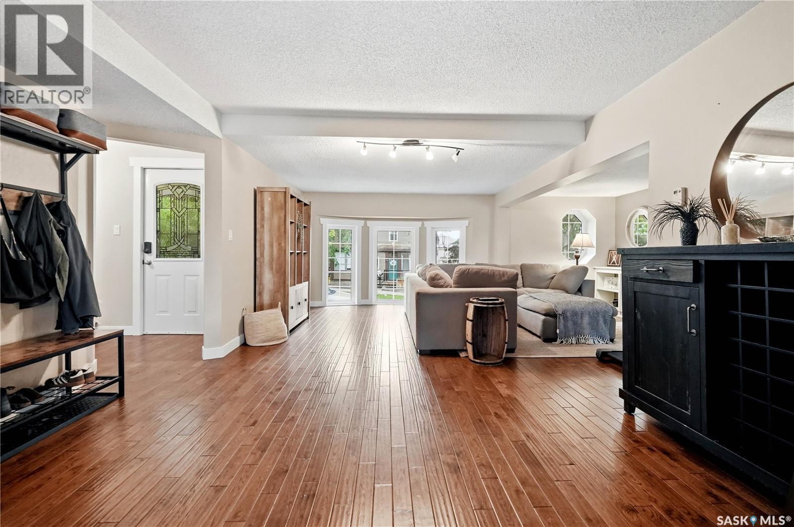 1054 Clifton Avenue, Moose Jaw, SK