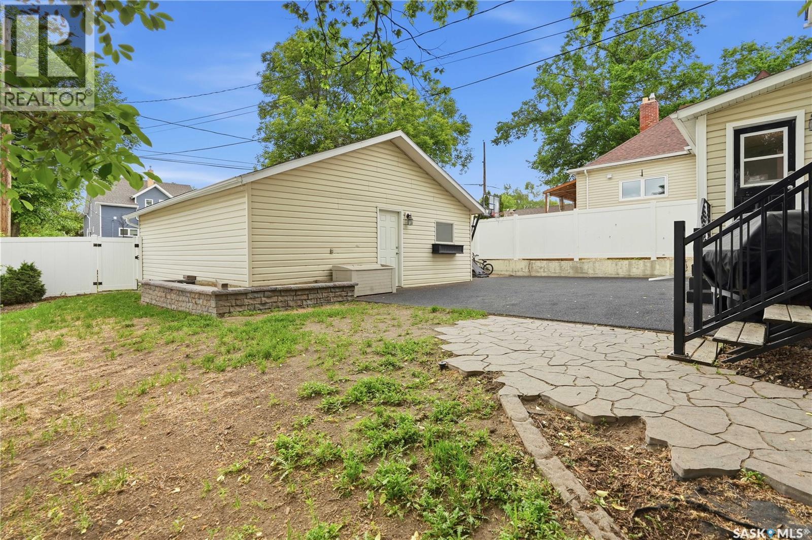 1054 Clifton Avenue, Moose Jaw, SK