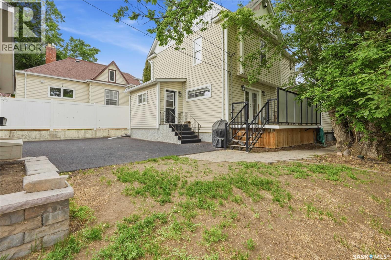 1054 Clifton Avenue, Moose Jaw, SK