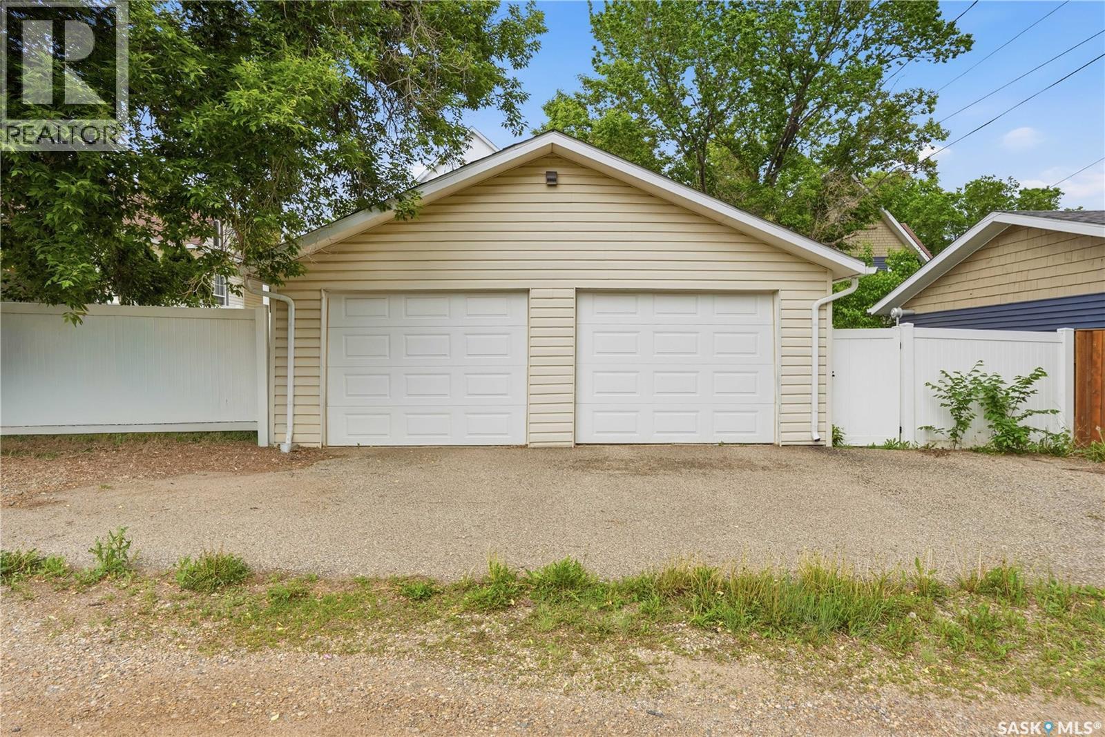 1054 Clifton Avenue, Moose Jaw, SK