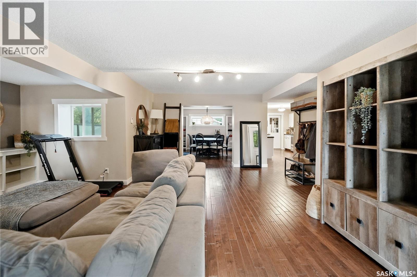 1054 Clifton Avenue, Moose Jaw, SK