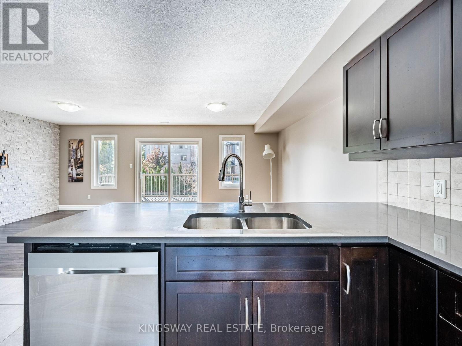 15 - 275 Old Huron Road E, Kitchener, ON