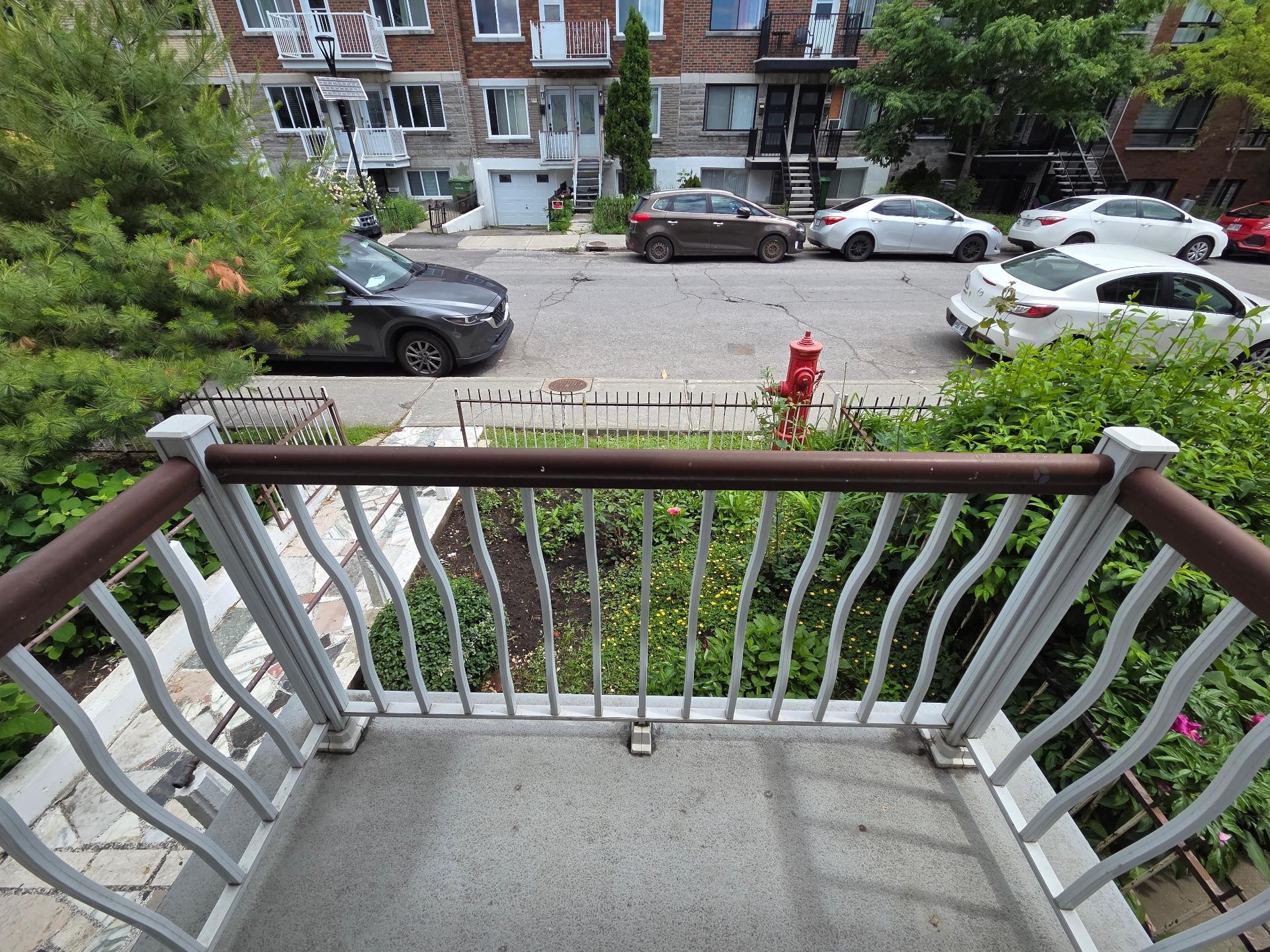 Véranda - 1-8008 Rue Chabot, Montréal (Villeray/Saint-Michel/Parc-Extension), QC