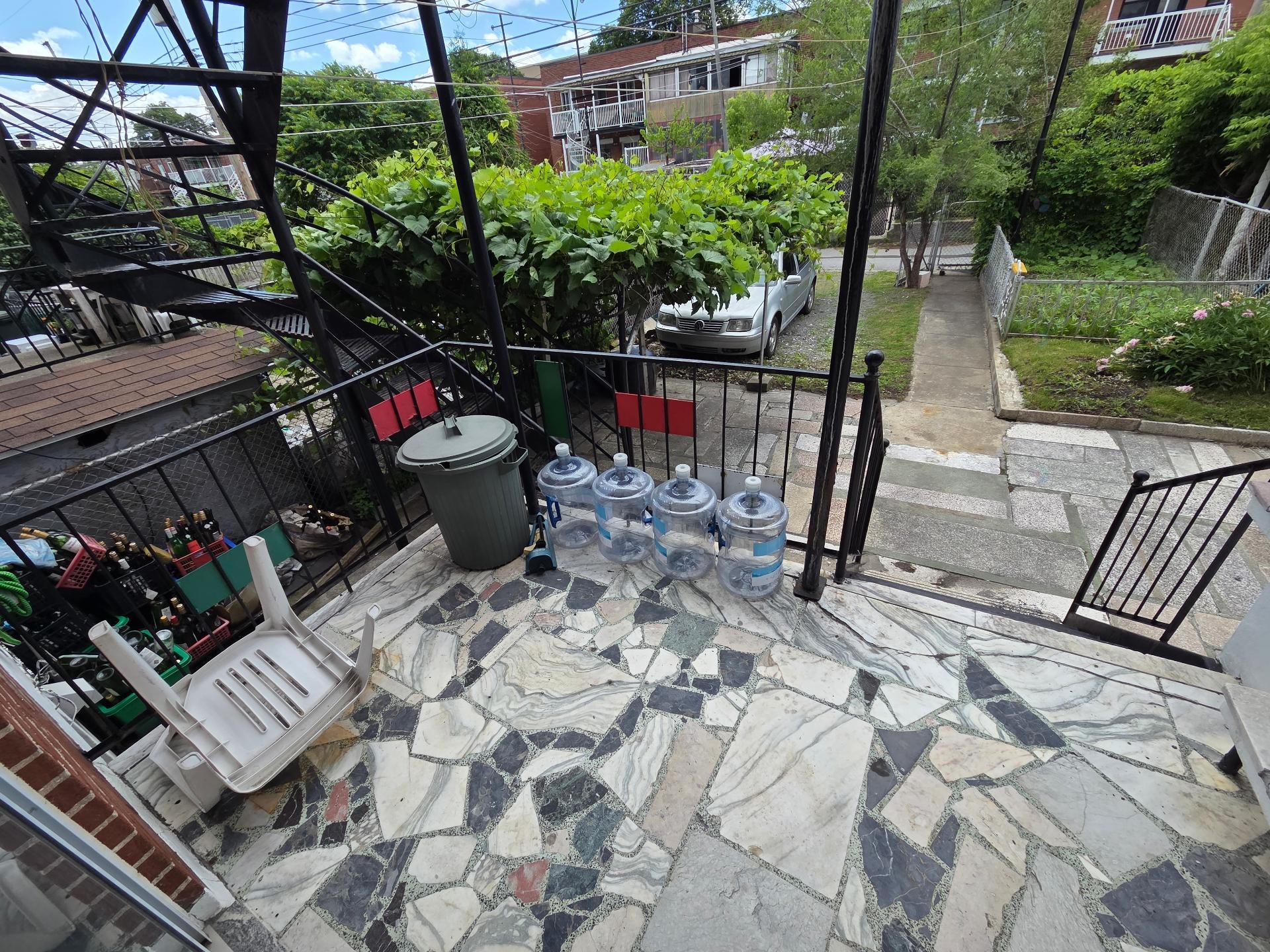 Terrasse - 1-8008 Rue Chabot, Montréal (Villeray/Saint-Michel/Parc-Extension), QC