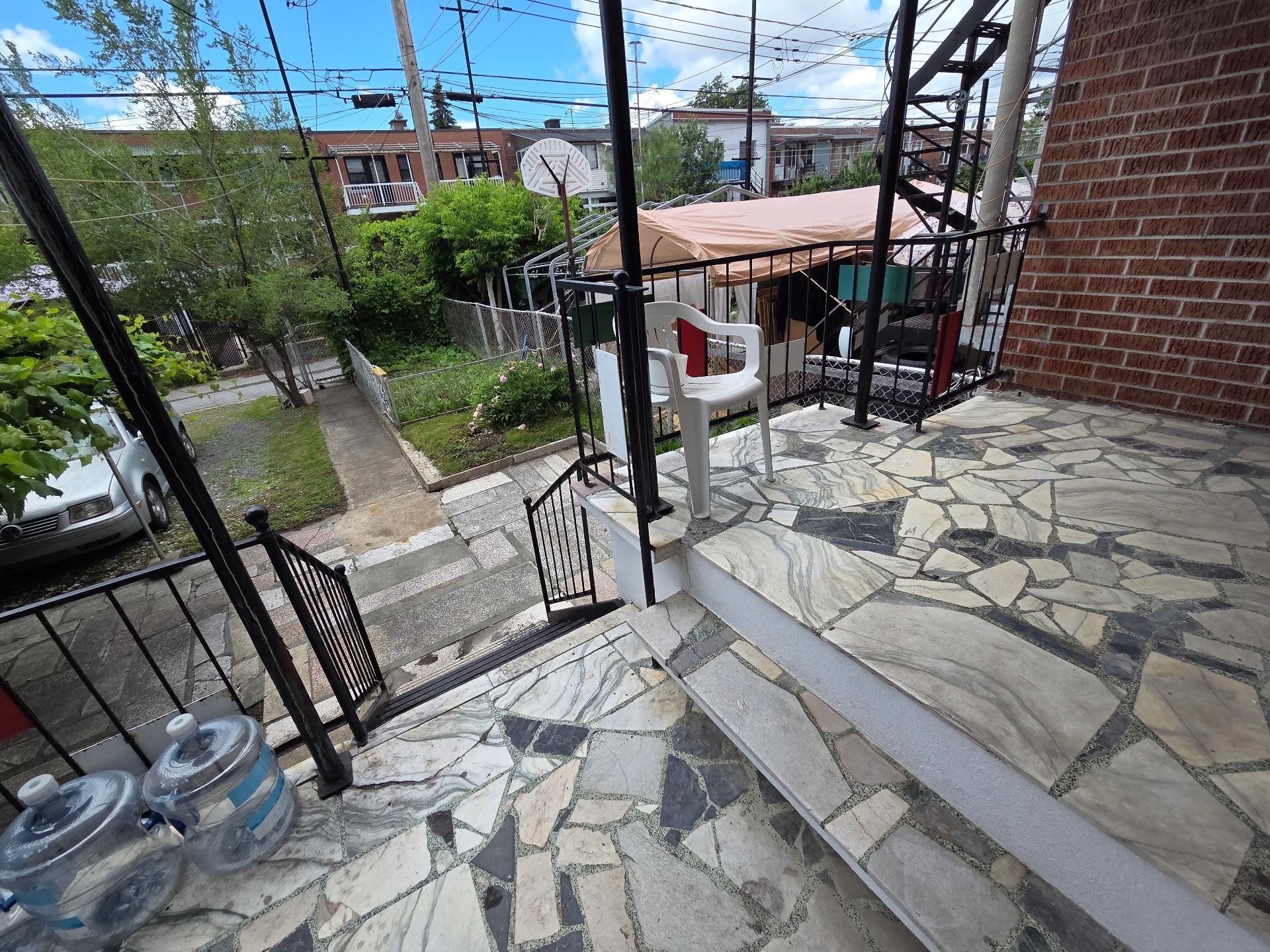 Terrasse - 1-8008 Rue Chabot, Montréal (Villeray/Saint-Michel/Parc-Extension), QC