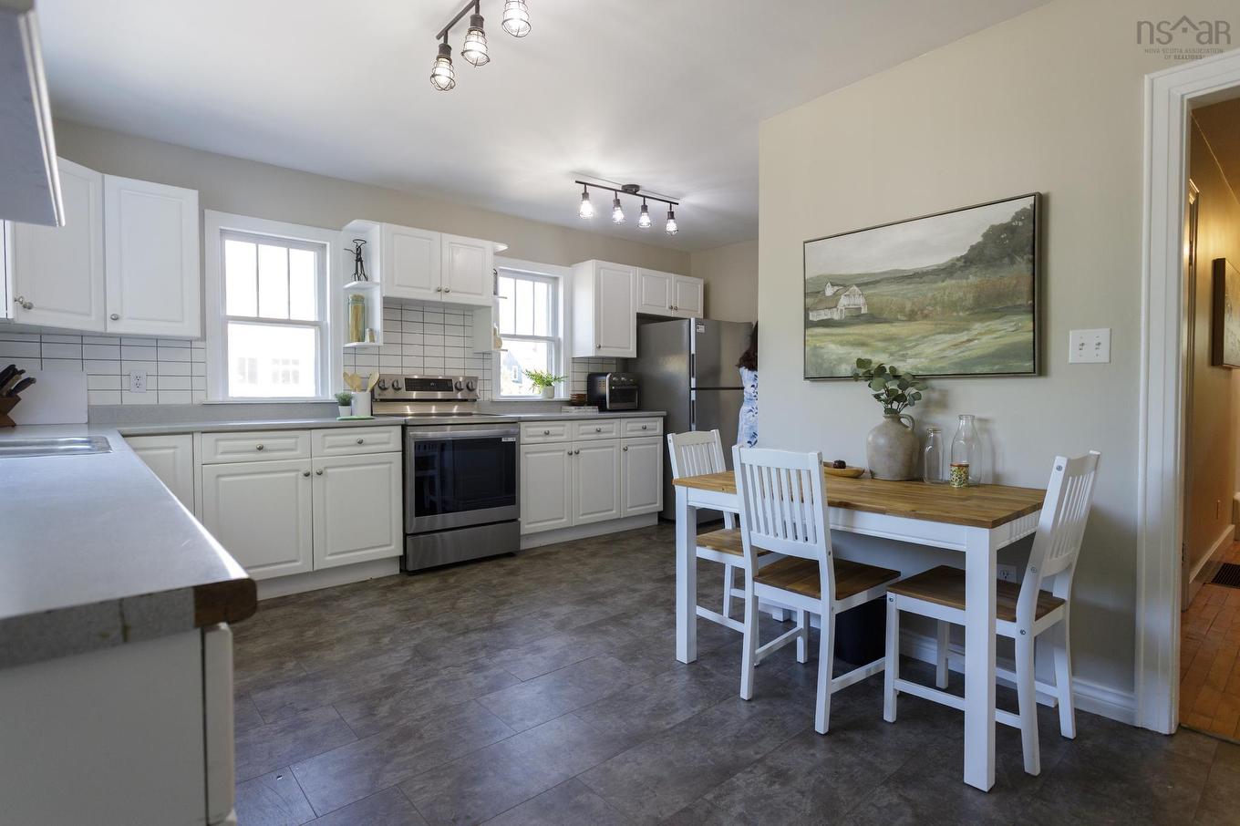 160 Cottage St, Berwick, NS - Indoor