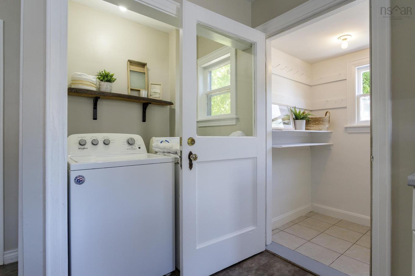 160 Cottage St, Berwick, NS - Indoor Photo Showing Laundry Room