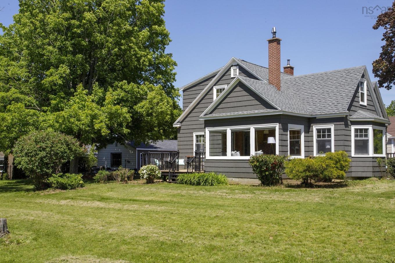160 Cottage St, Berwick, NS - Outdoor With Facade