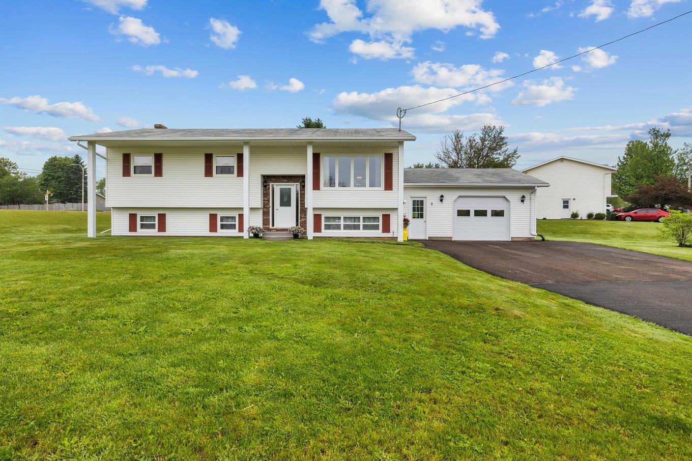 8 Oakland Drive, Charlottetown, PE