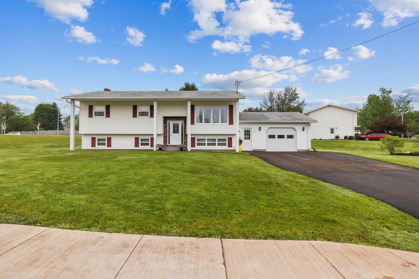8 Oakland Drive, Charlottetown, PE