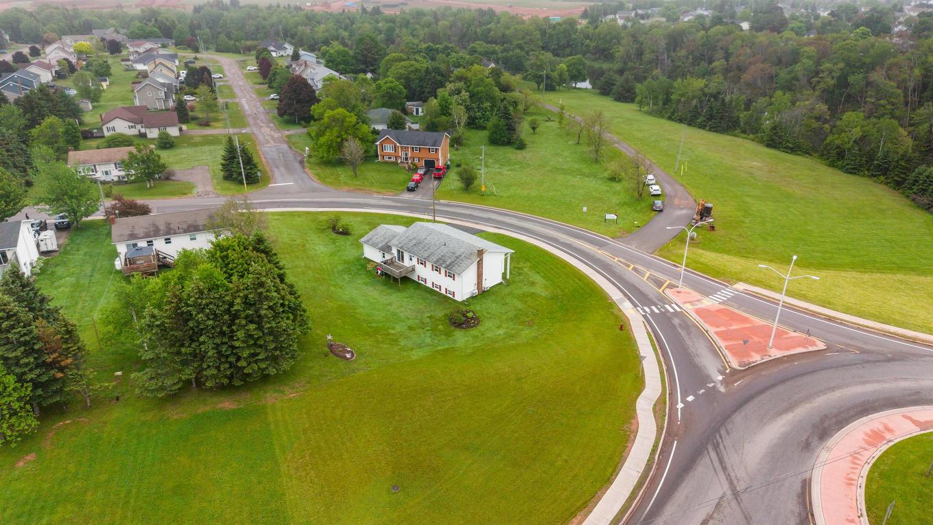 8 Oakland Drive, Charlottetown, PE
