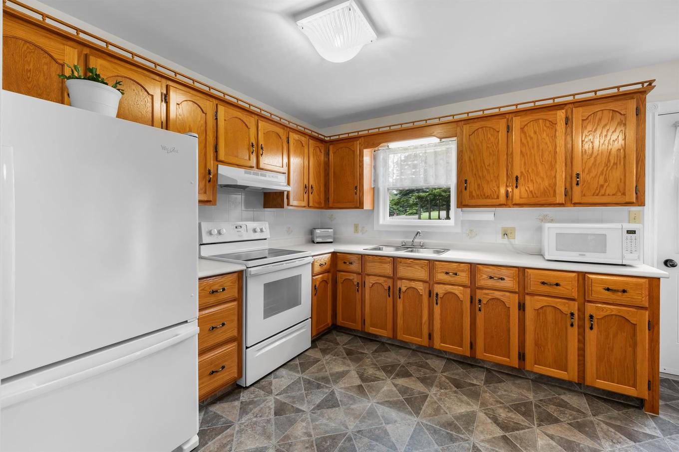 8 Oakland Drive, Charlottetown, PE