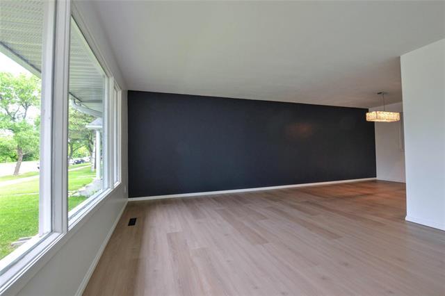 759 Sturgeon Rd, Winnipeg, MB