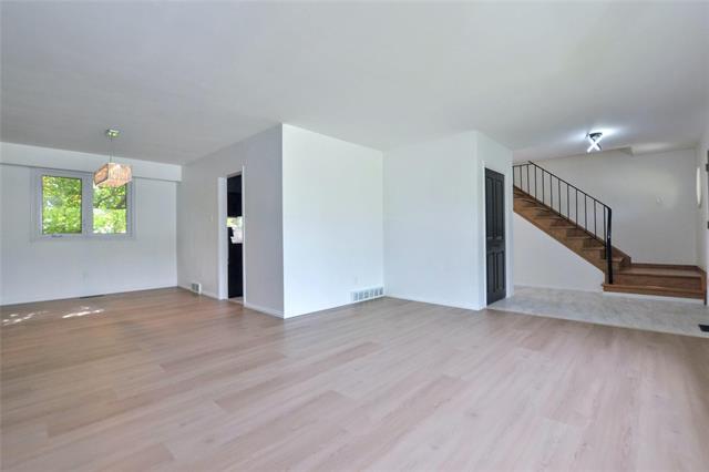 759 Sturgeon Rd, Winnipeg, MB