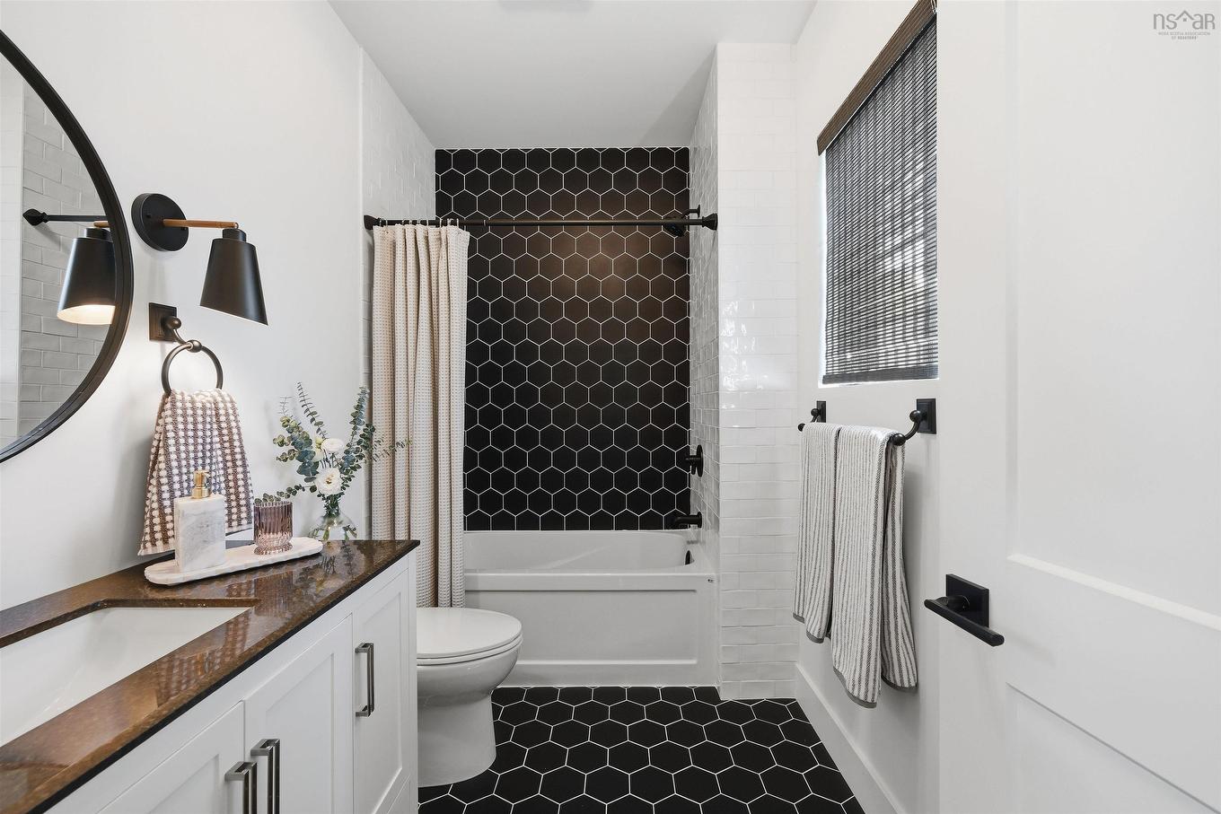 6968 Chebucto Road, Halifax, NS - Indoor Photo Showing Bathroom
