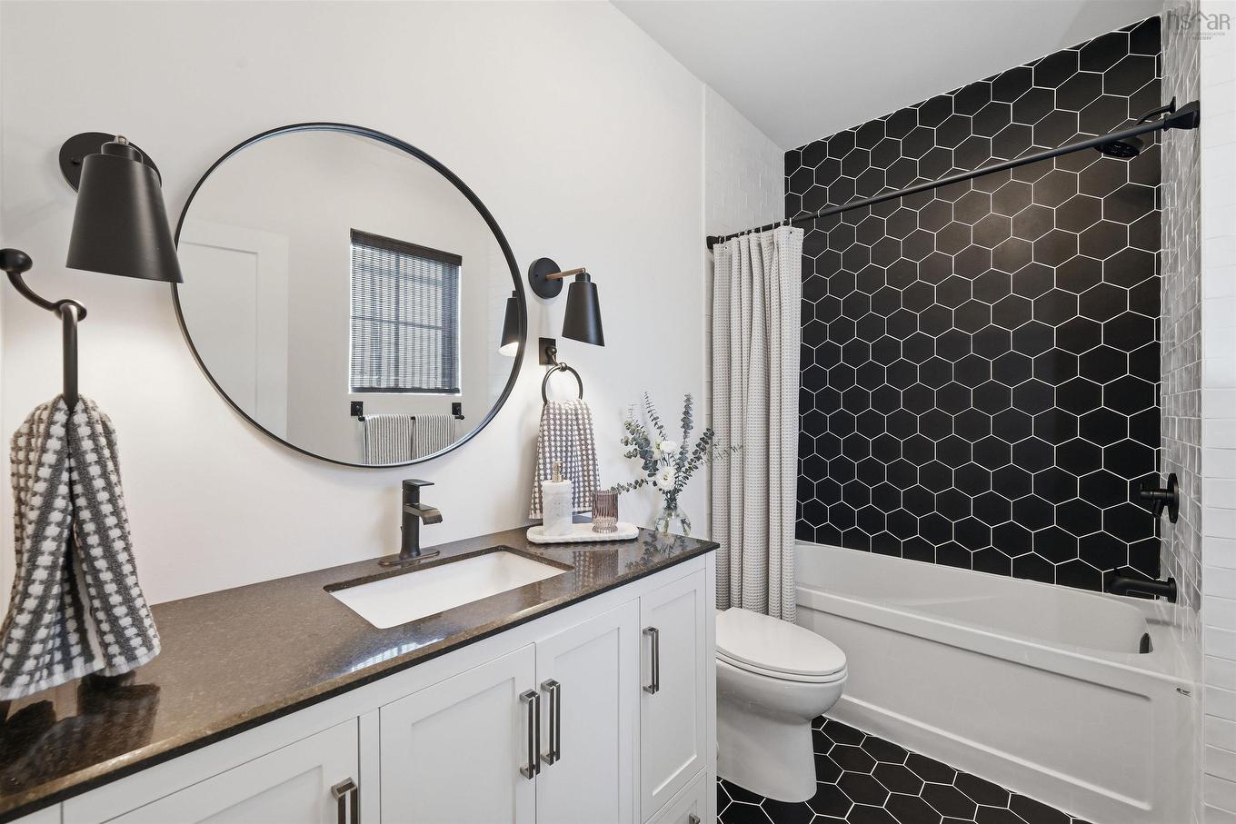 6968 Chebucto Road, Halifax, NS - Indoor Photo Showing Bathroom