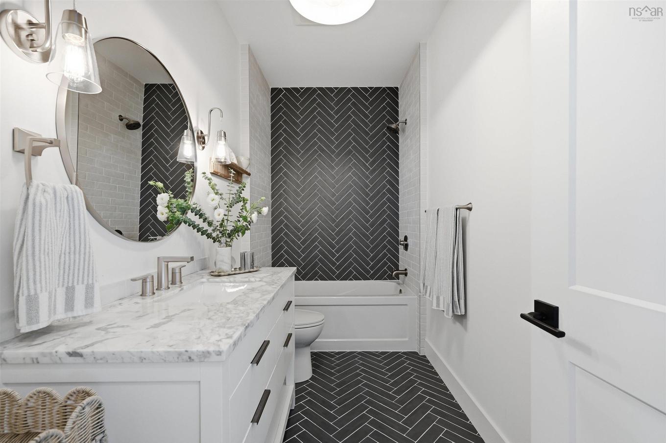 6968 Chebucto Road, Halifax, NS - Indoor Photo Showing Bathroom