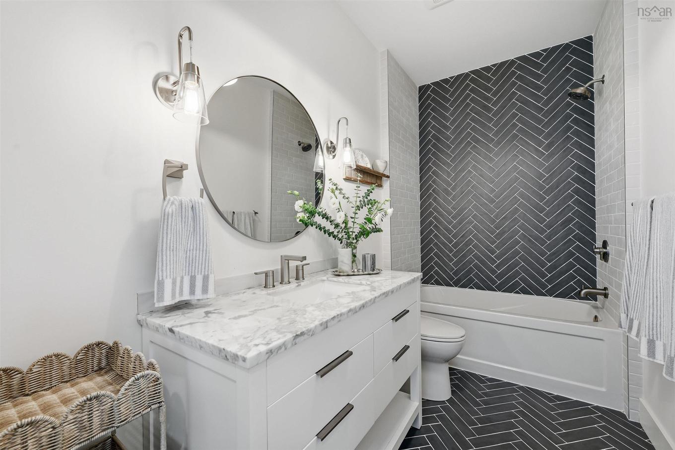 6968 Chebucto Road, Halifax, NS - Indoor Photo Showing Bathroom
