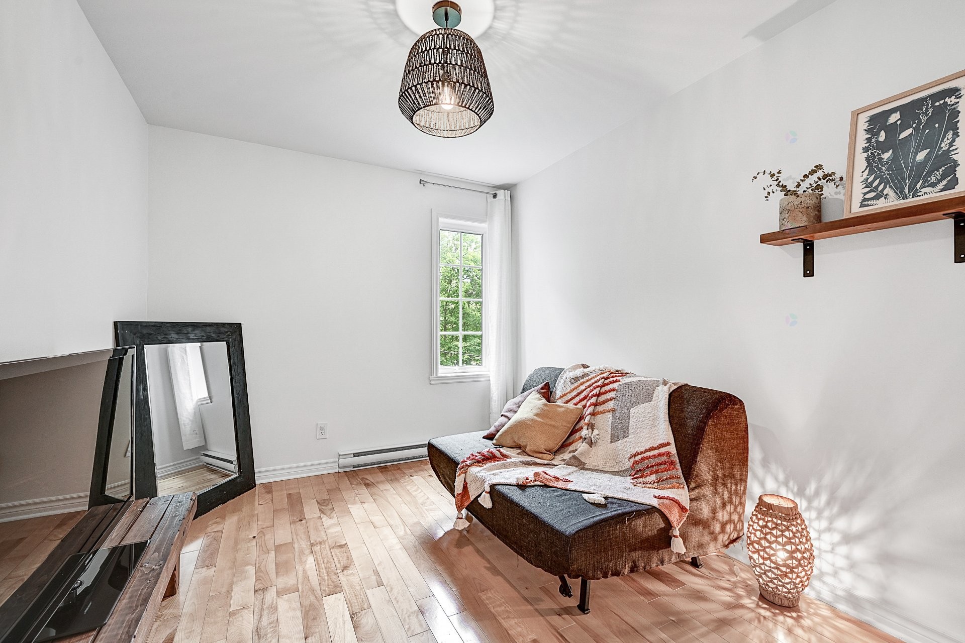 Chambre à coucher - 165 Rue Pierre, Sainte-Sabine, QC - Indoor Photo Showing Other Room