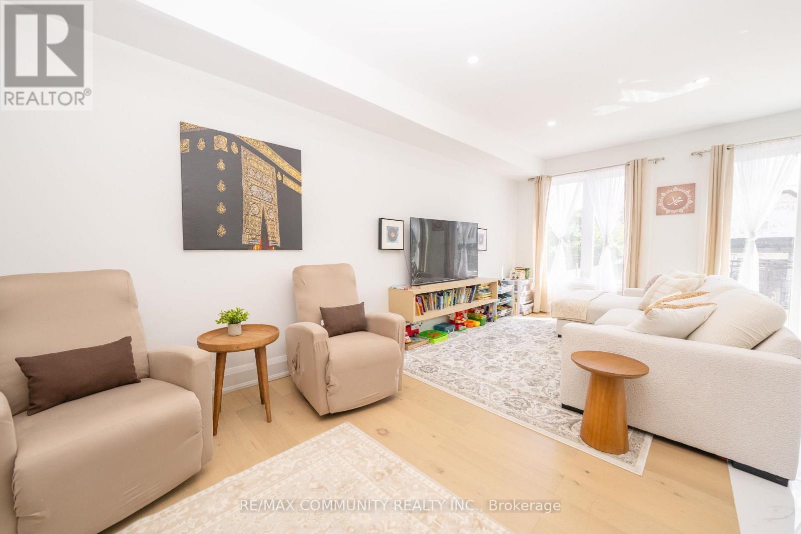 75B Kitchener Road, Toronto, ON