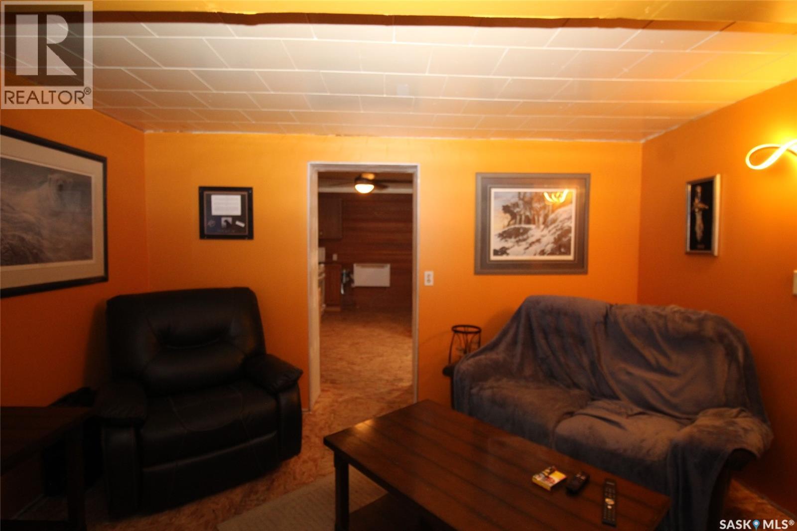 641 Railway Avenue, Eastend, SK
