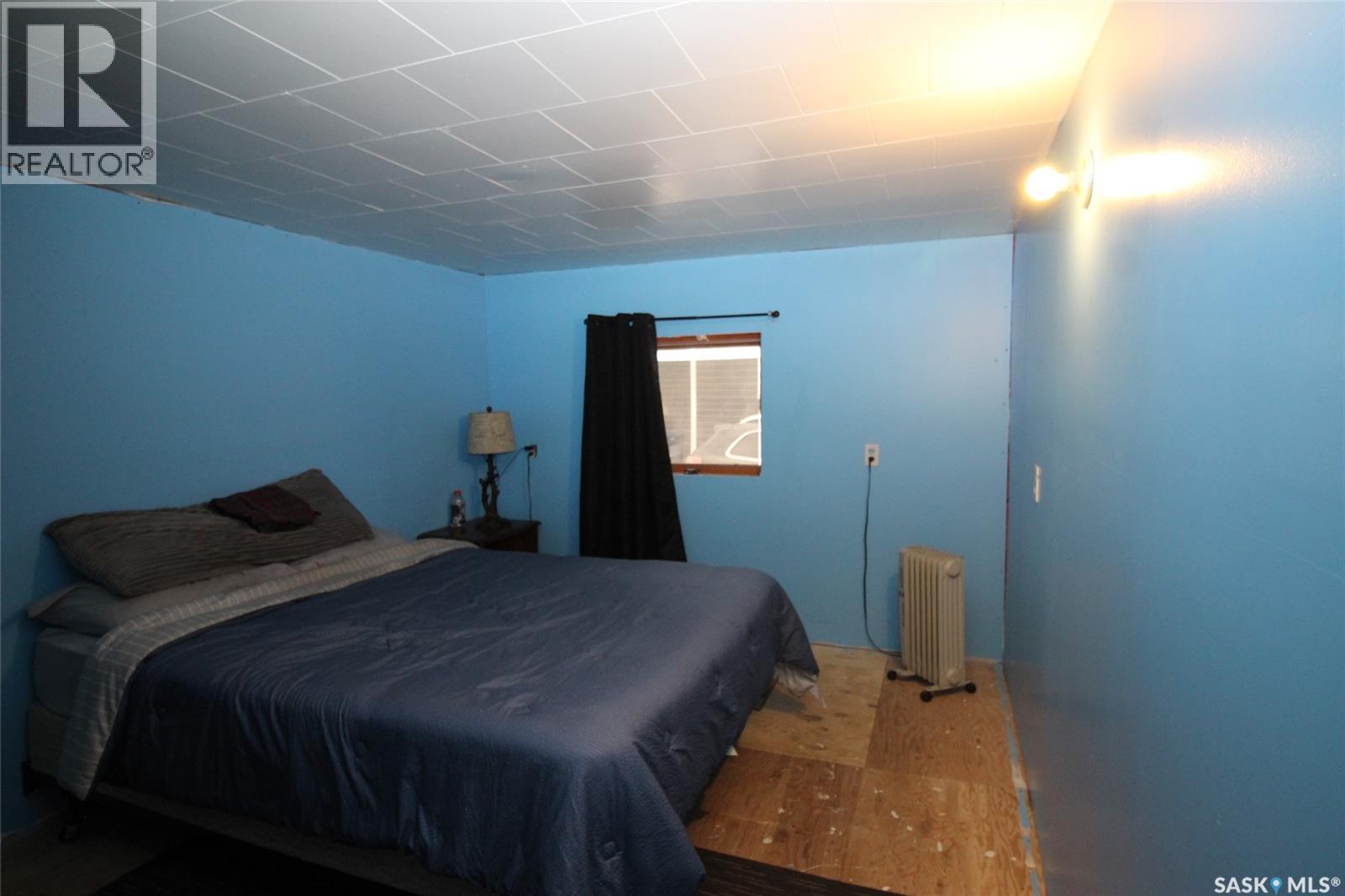 641 Railway Avenue, Eastend, SK