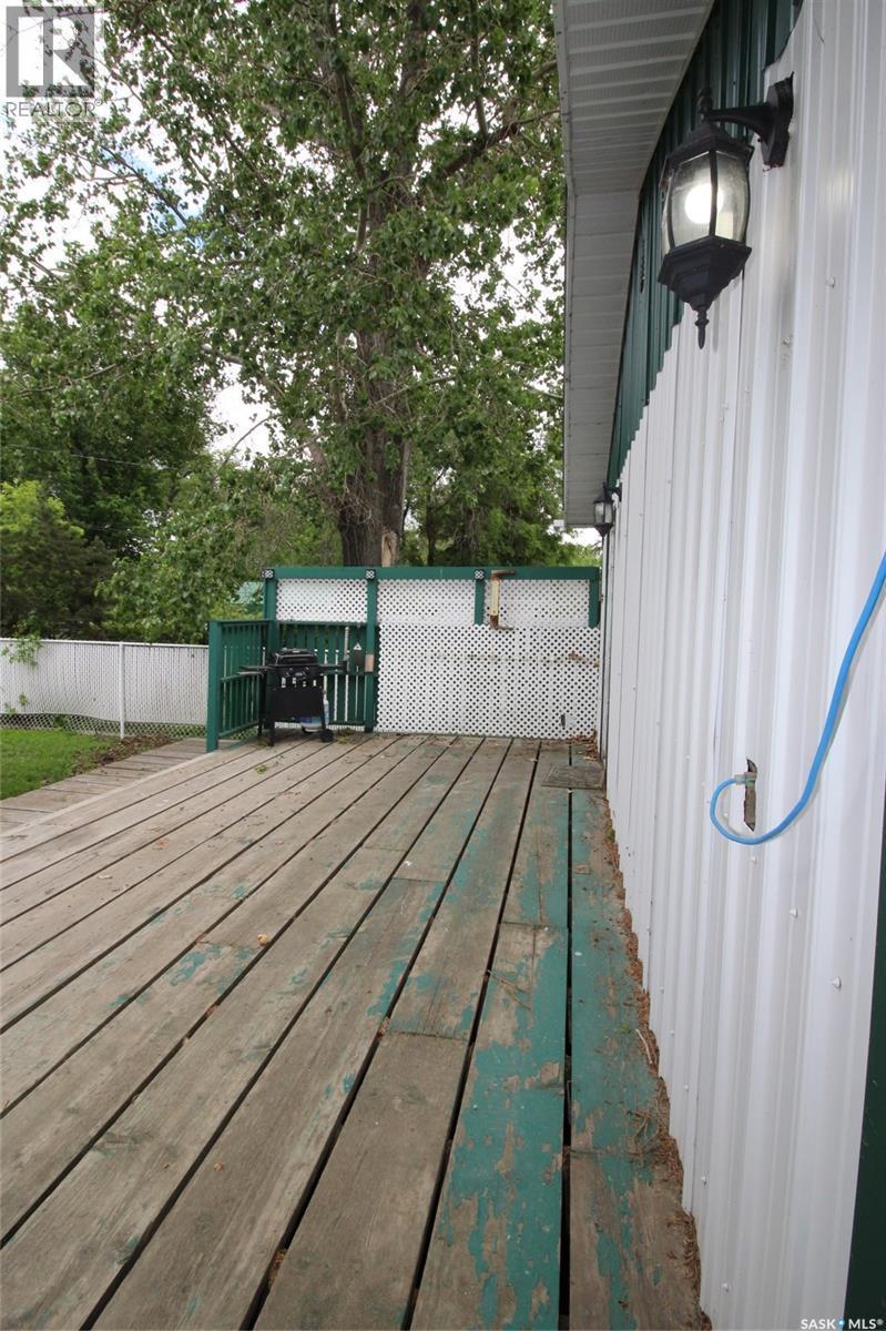 641 Railway Avenue, Eastend, SK