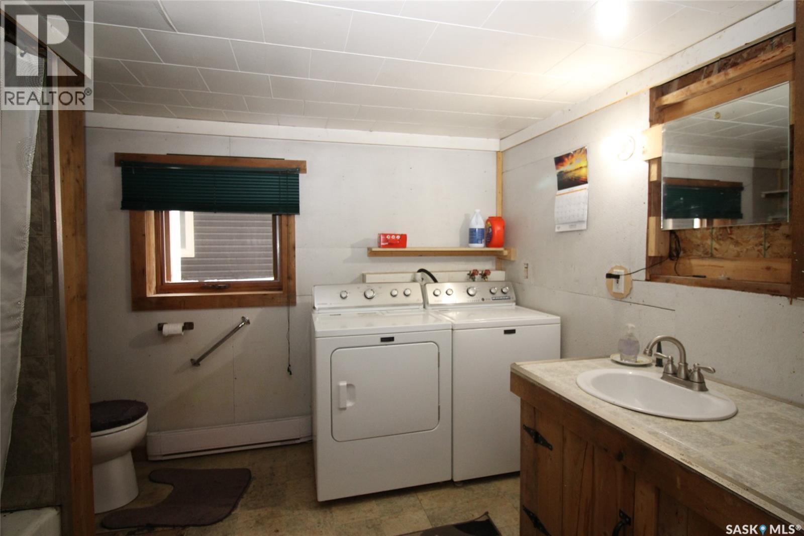 641 Railway Avenue, Eastend, SK