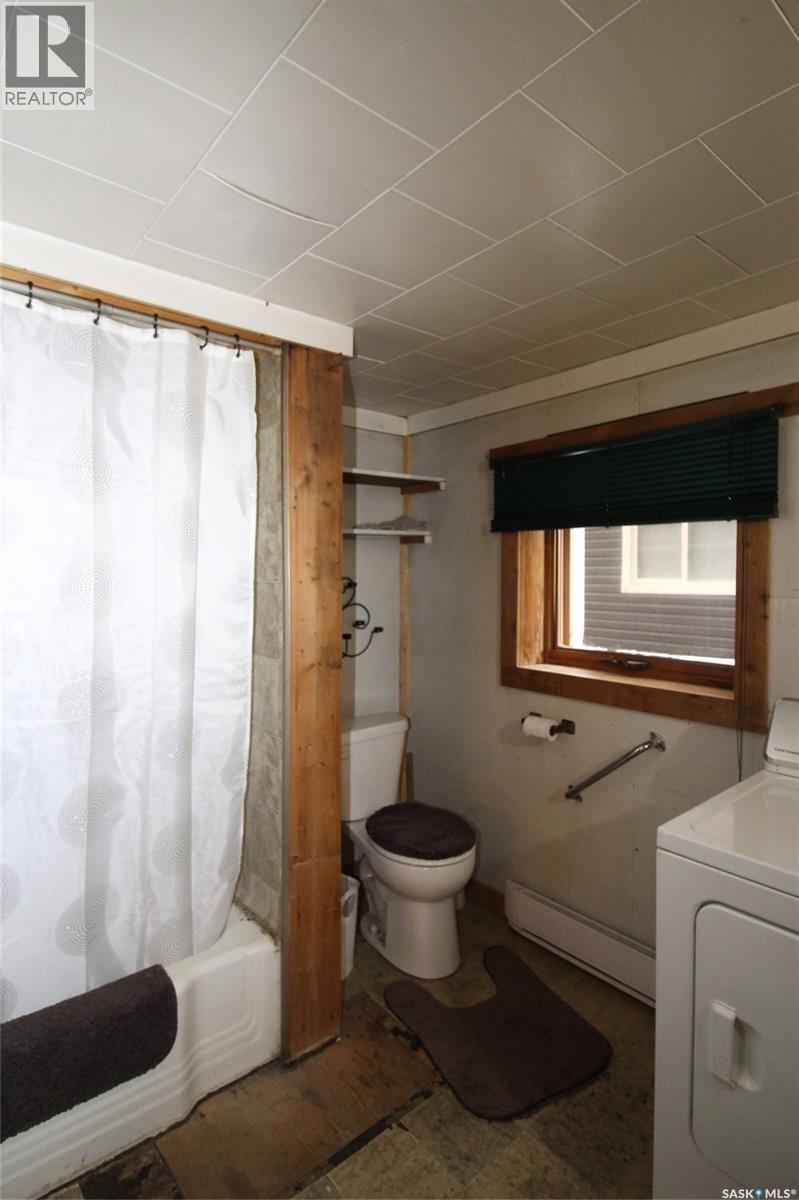641 Railway Avenue, Eastend, SK