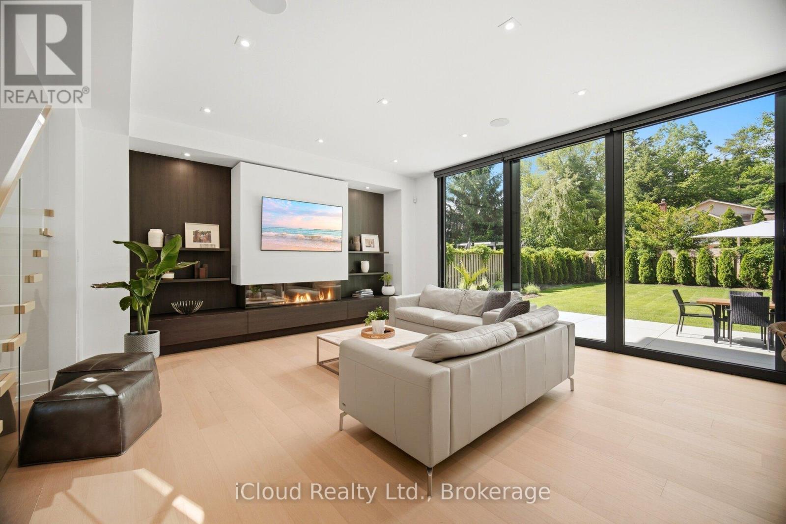 1590 Kenmuir Avenue, Mississauga, ON