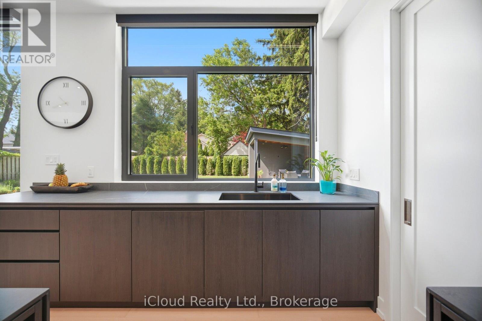 1590 Kenmuir Avenue, Mississauga, ON