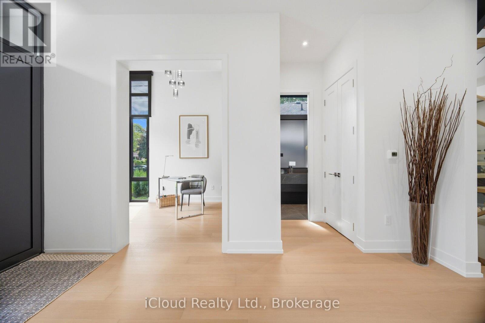 1590 Kenmuir Avenue, Mississauga, ON
