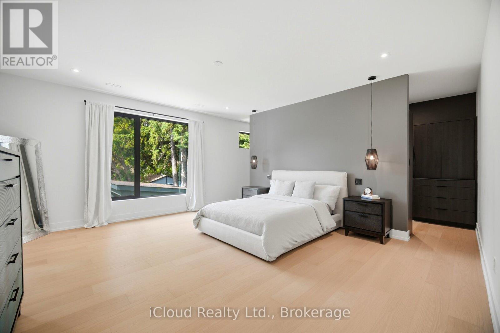 1590 Kenmuir Avenue, Mississauga, ON