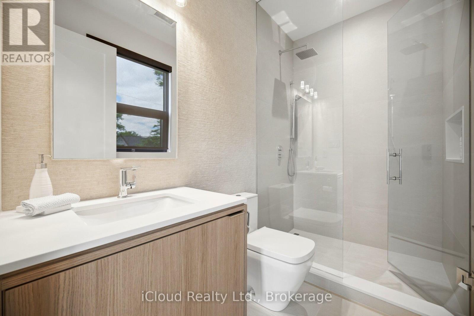 1590 Kenmuir Avenue, Mississauga, ON