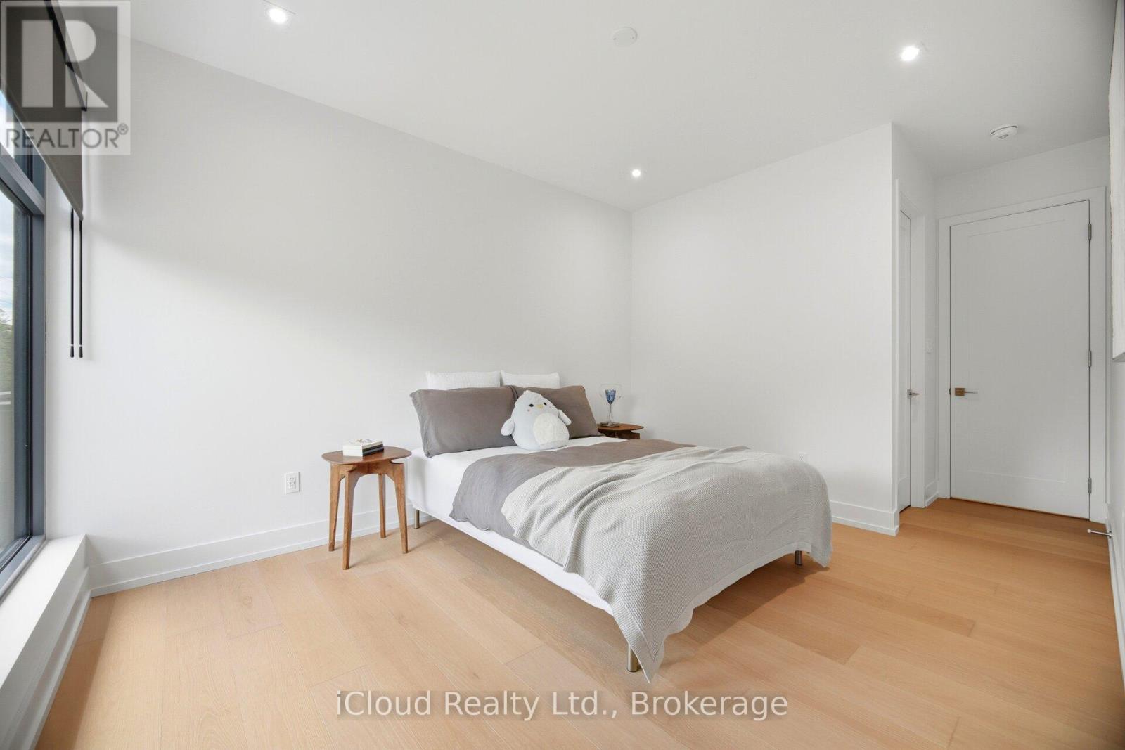 1590 Kenmuir Avenue, Mississauga, ON