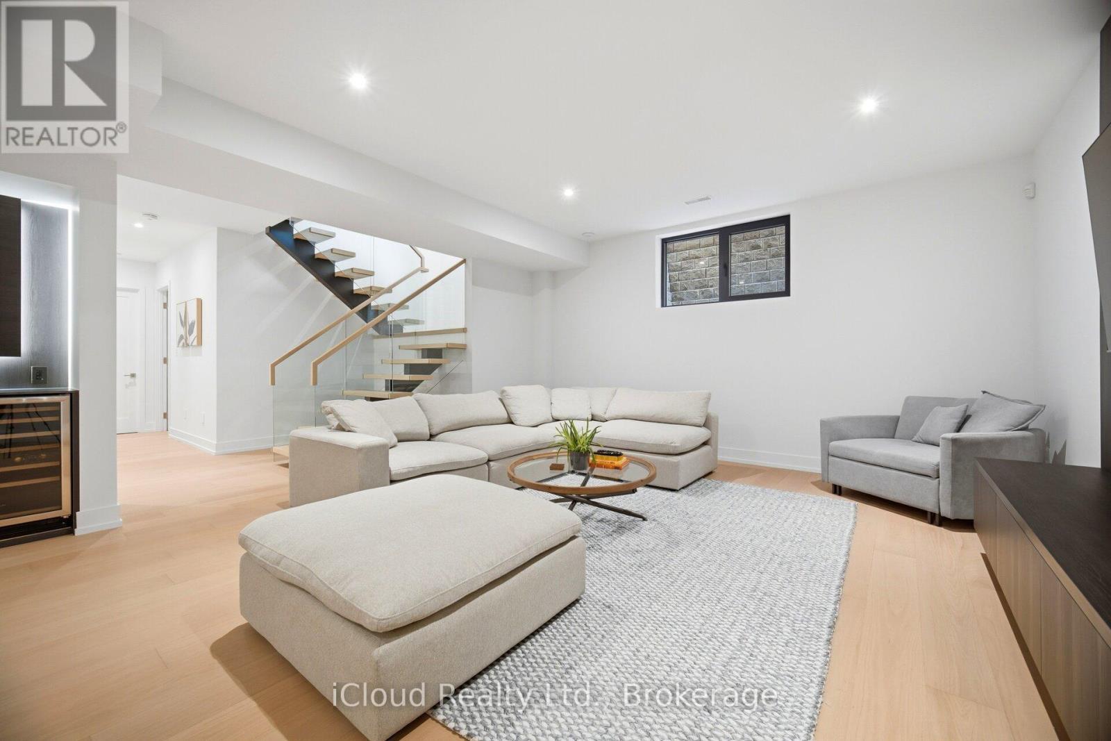1590 Kenmuir Avenue, Mississauga, ON
