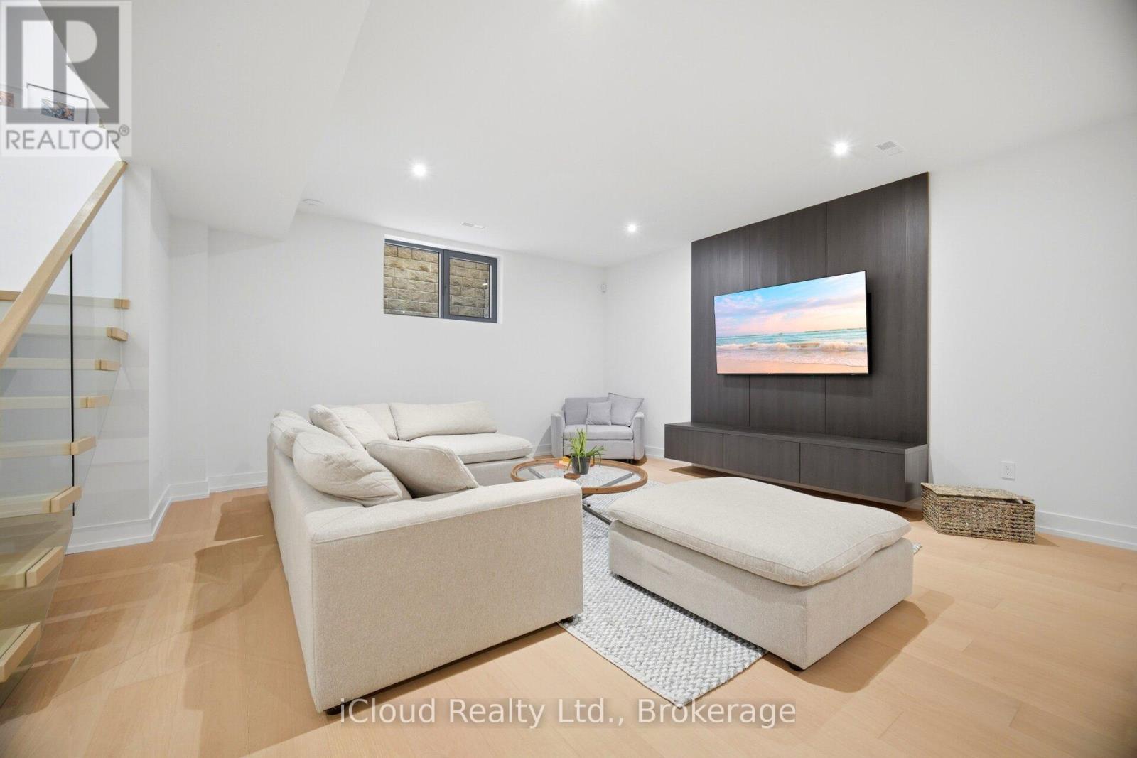 1590 Kenmuir Avenue, Mississauga, ON