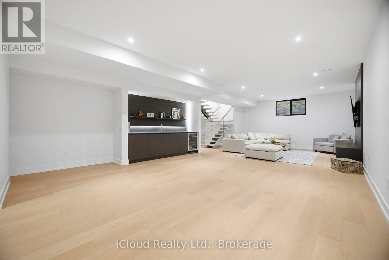 1590 Kenmuir Avenue, Mississauga, ON