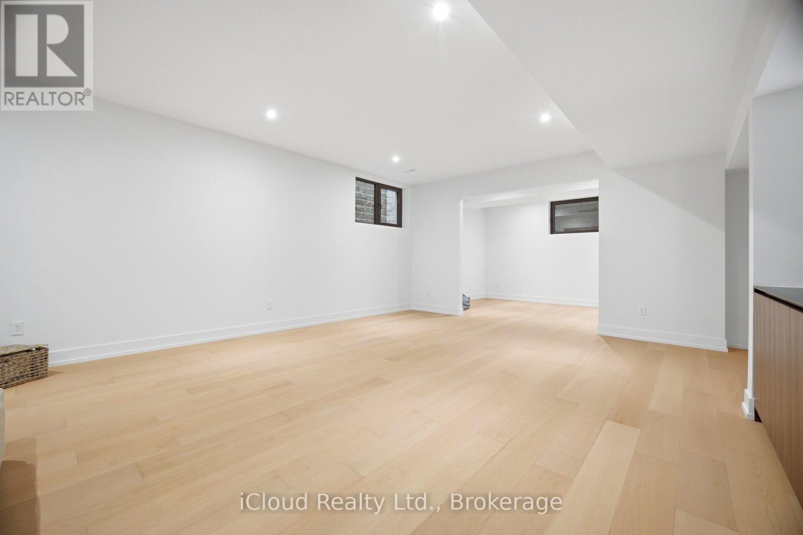 1590 Kenmuir Avenue, Mississauga, ON