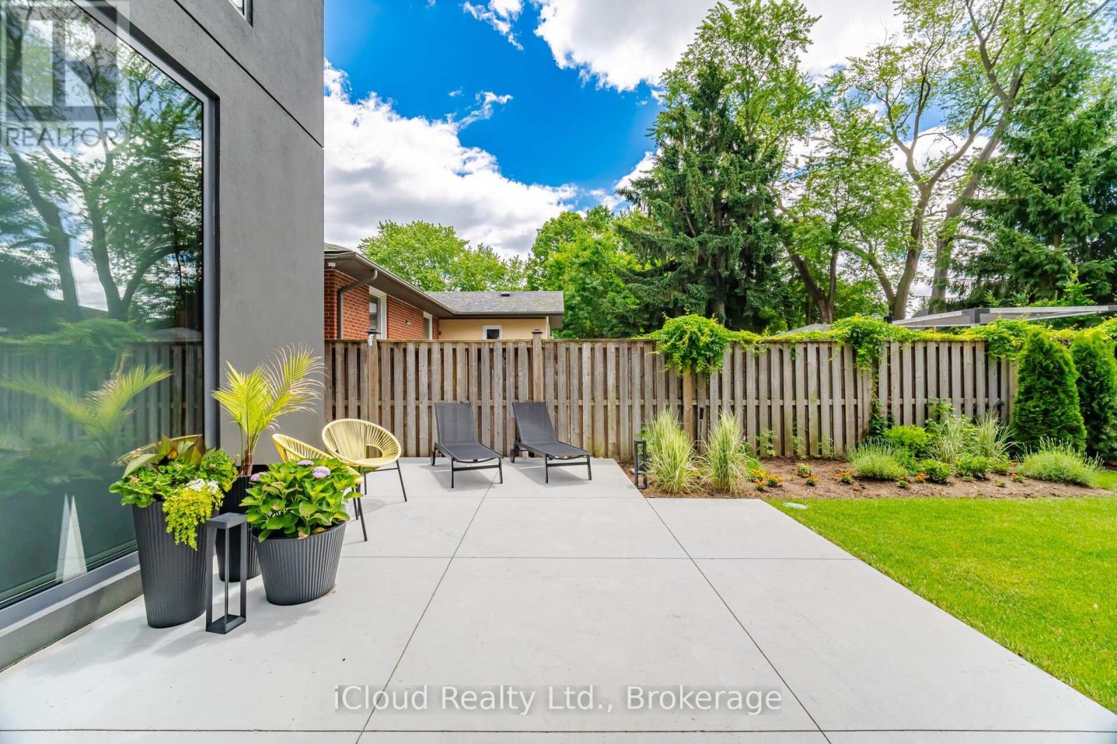 1590 Kenmuir Avenue, Mississauga, ON