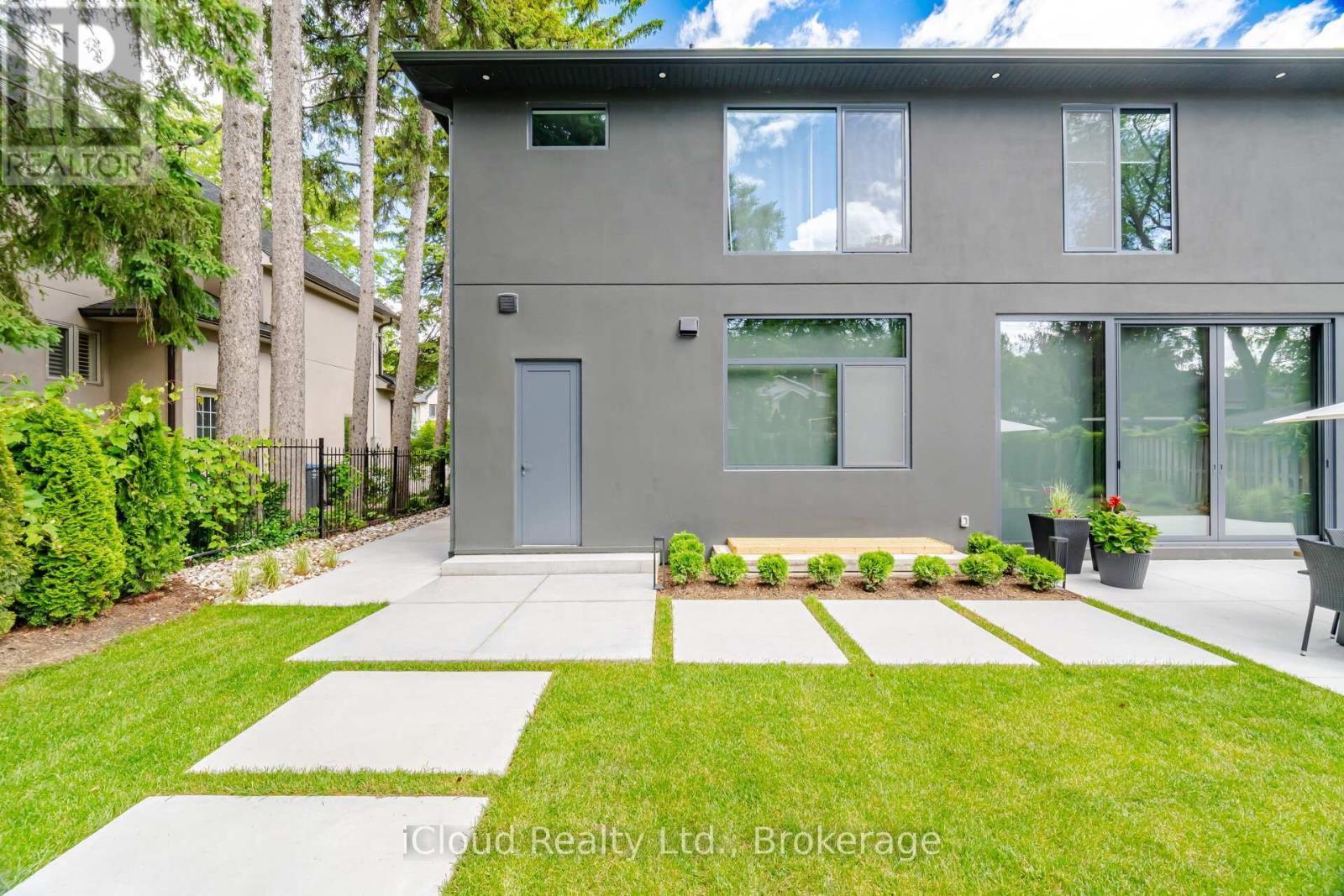 1590 Kenmuir Avenue, Mississauga, ON